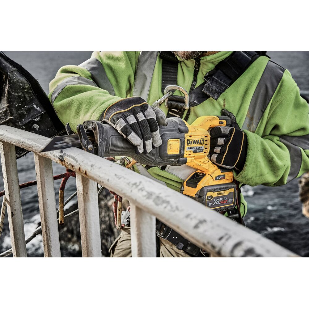 Аккумуляторная сабельная пила DeWalt DCS389X2