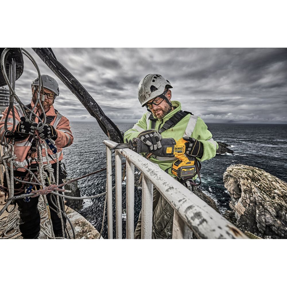 Аккумуляторная сабельная пила DeWalt DCS389X2