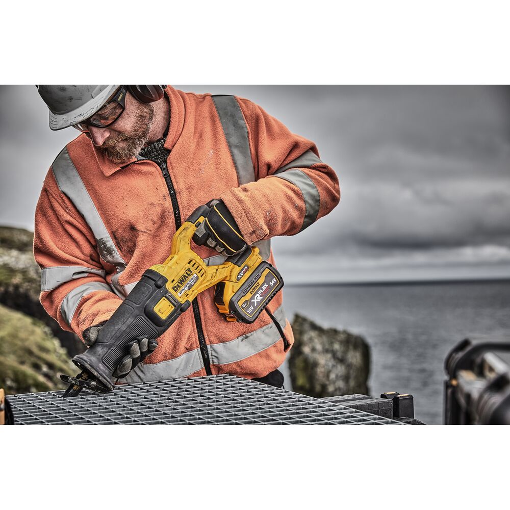 Аккумуляторная сабельная пила DeWalt DCS389X2
