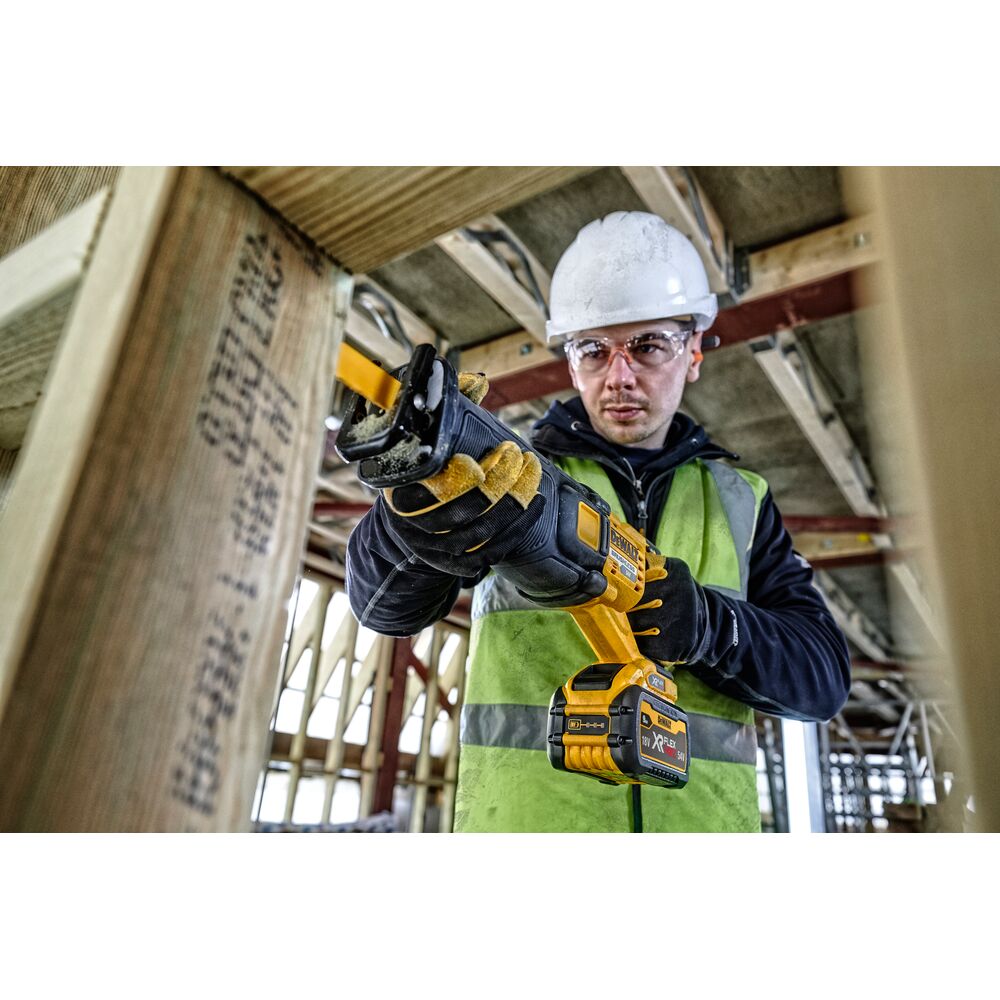 Аккумуляторная сабельная пила DeWalt DCS389X2