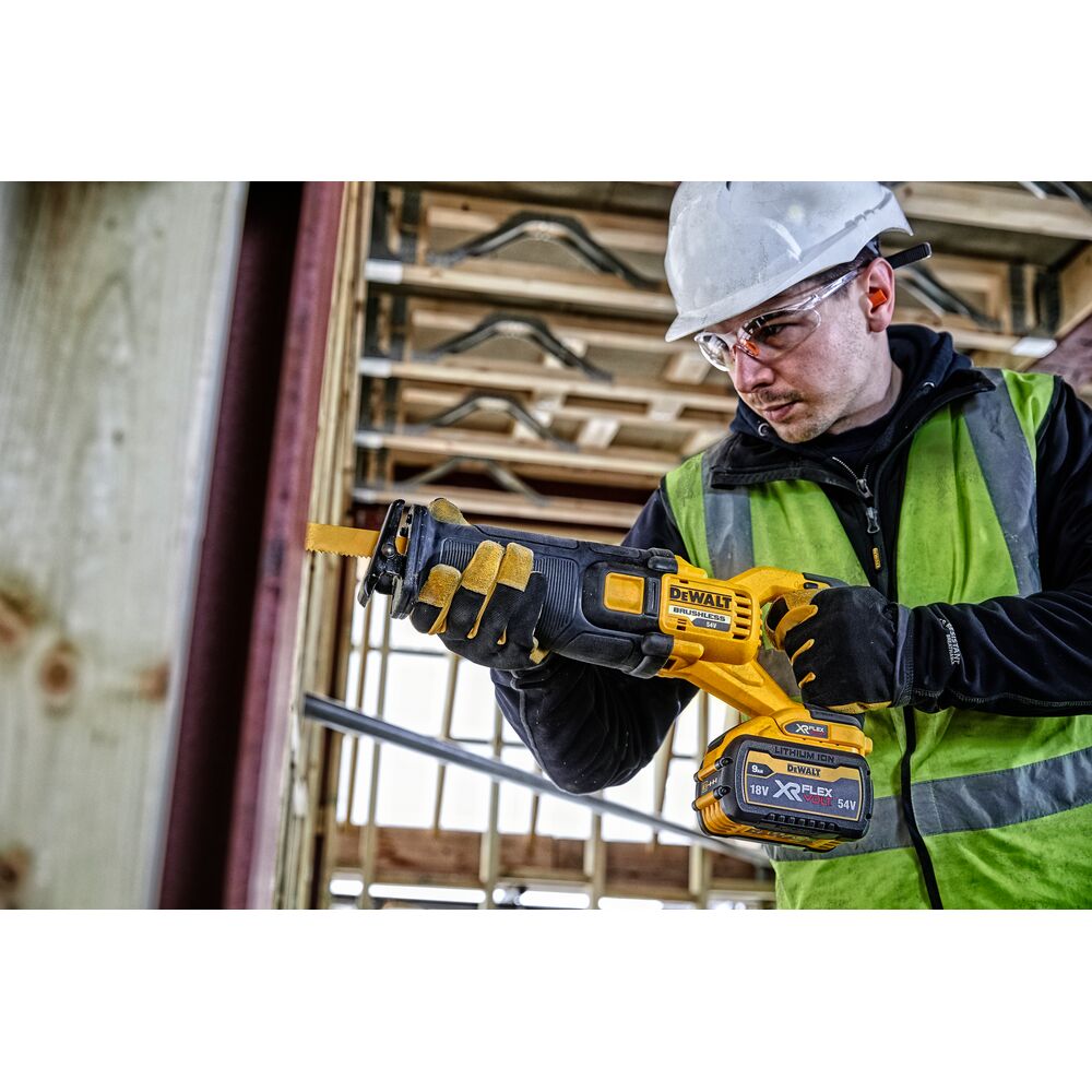 Аккумуляторная сабельная пила DeWalt DCS389X2