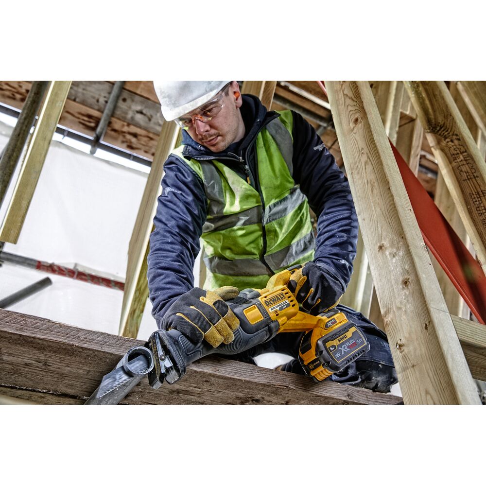 Аккумуляторная сабельная пила DeWalt DCS389X2