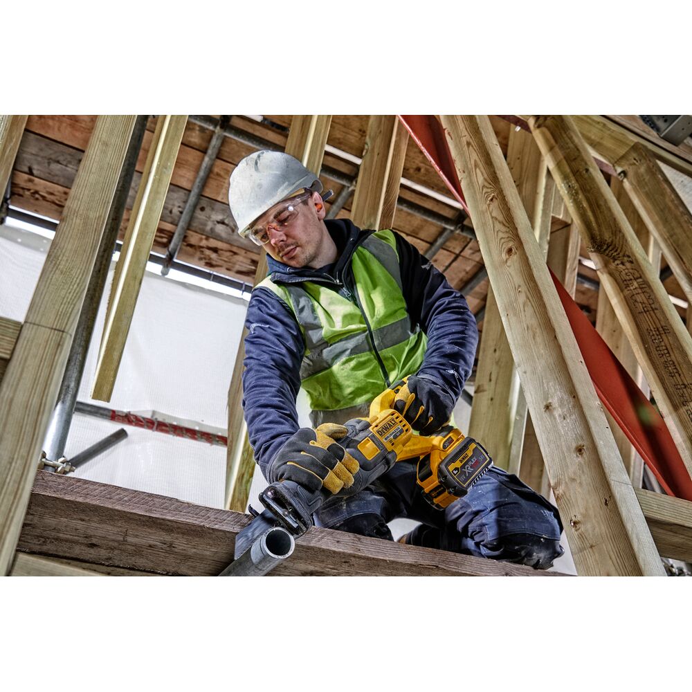 Аккумуляторная сабельная пила DeWalt DCS389X2