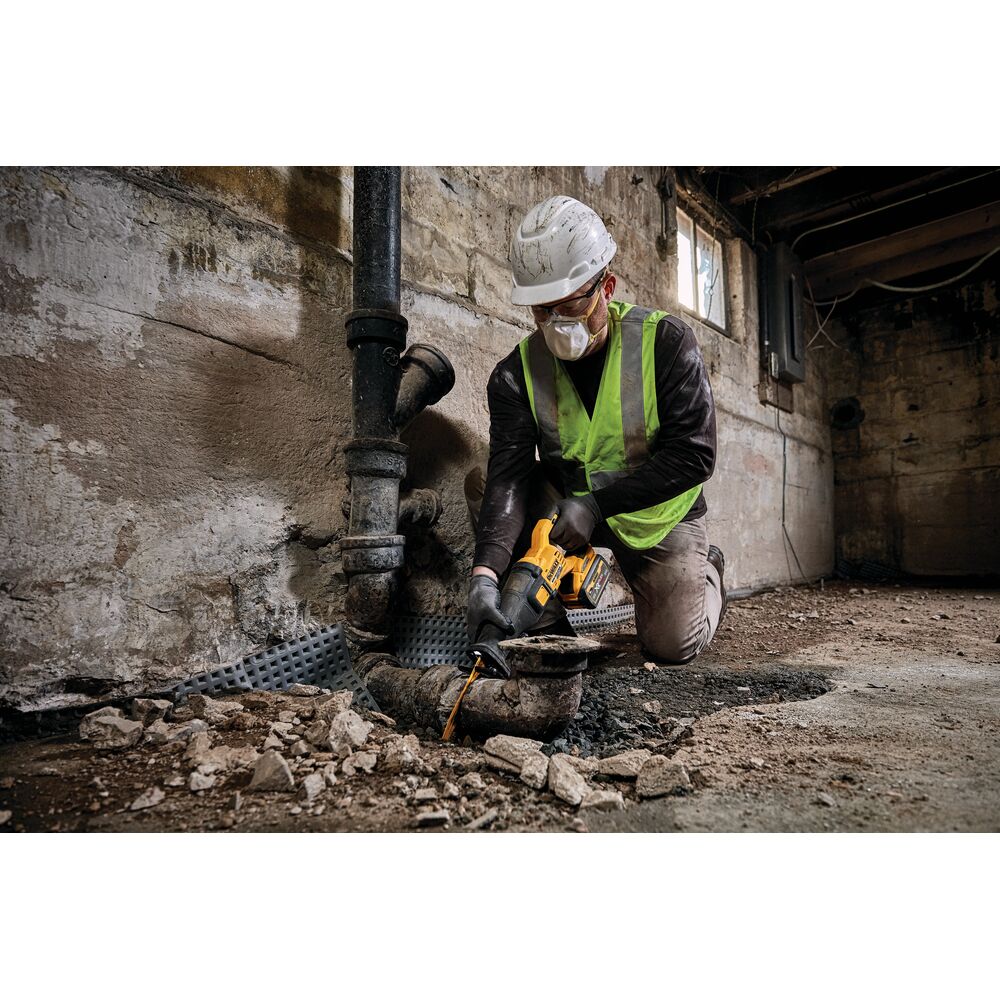 Аккумуляторная сабельная пила DeWalt DCS389X2
