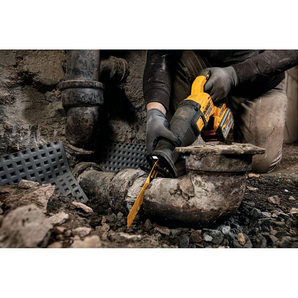 Аккумуляторная сабельная пила DeWalt DCS389X2
