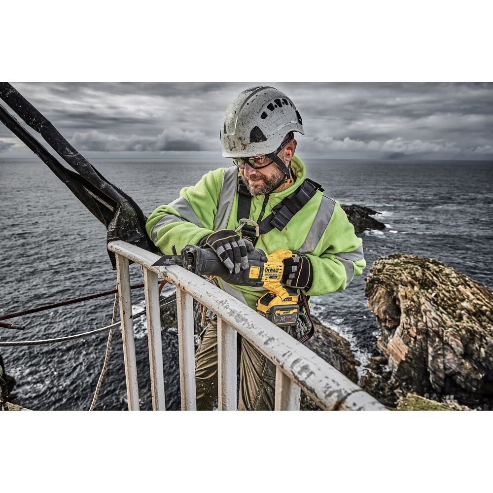Аккумуляторная сабельная пила DeWalt DCS389X2