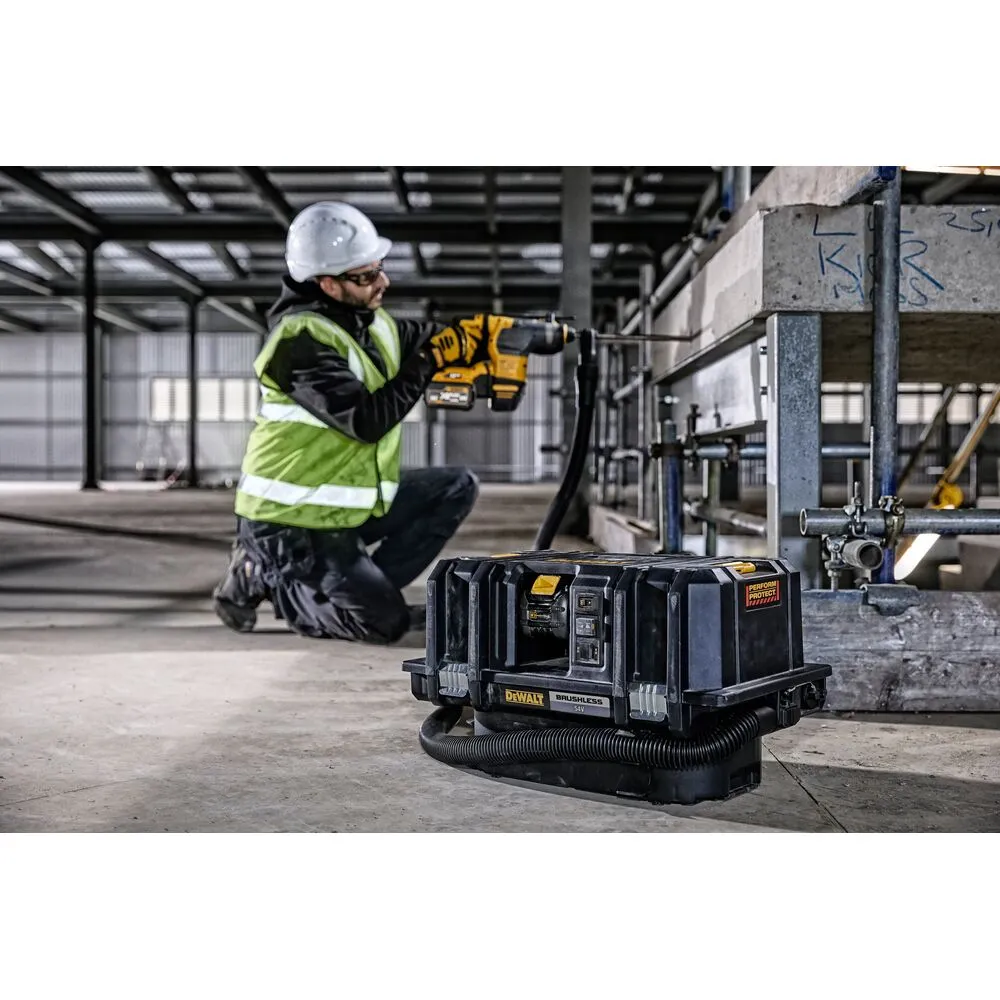 Pildil on näha DeWalt akuga vee- ja tolmuimeja Flexvolt DCV586MT2 koos virnastatavate hoiukastidega ja samal ajal on...