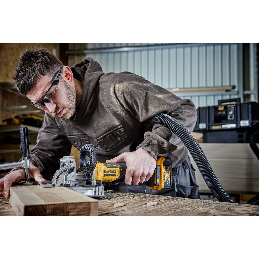 Akumuliatorinis frezeris DeWalt DCW682P2