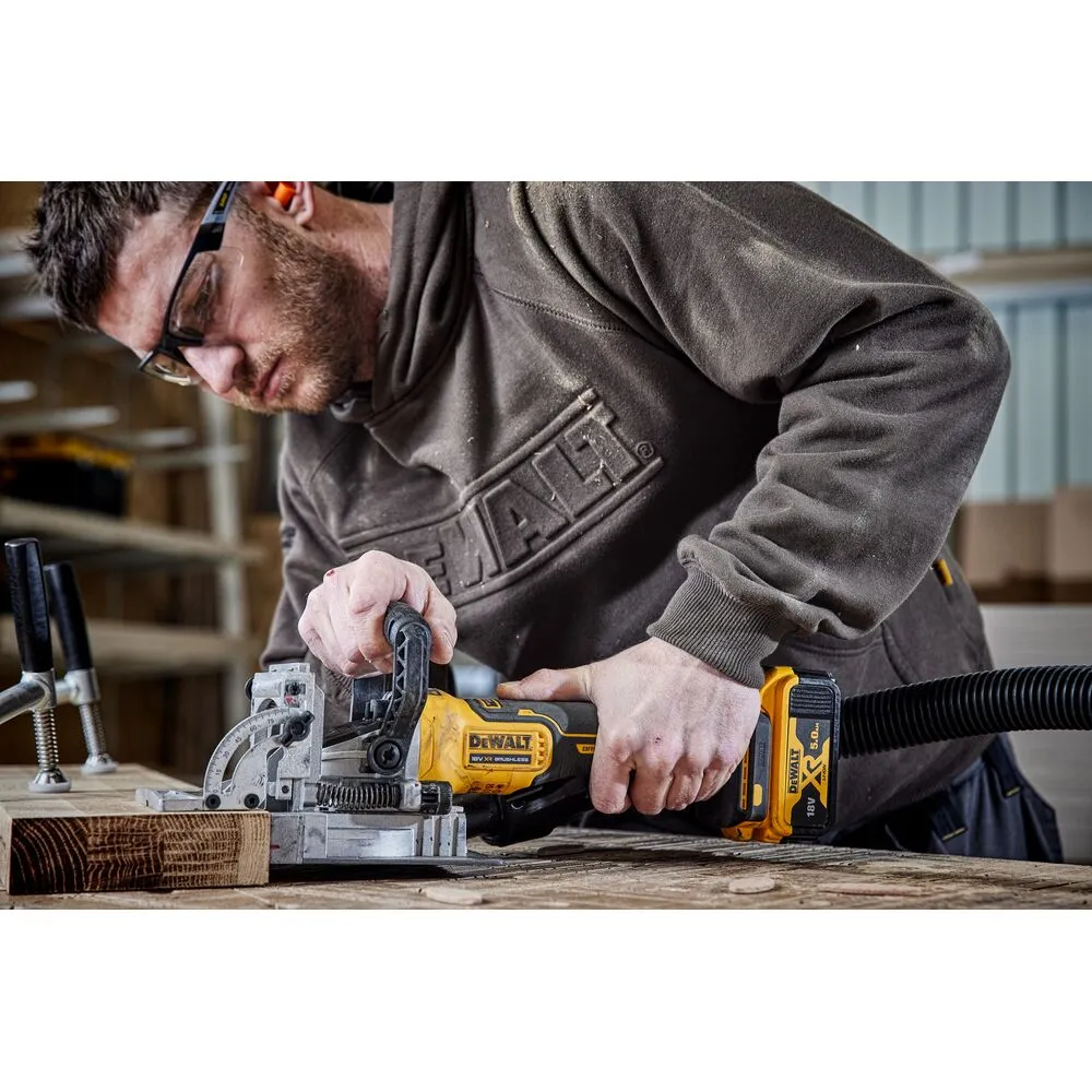 Akumuliatorinis frezeris DeWalt DCW682P2