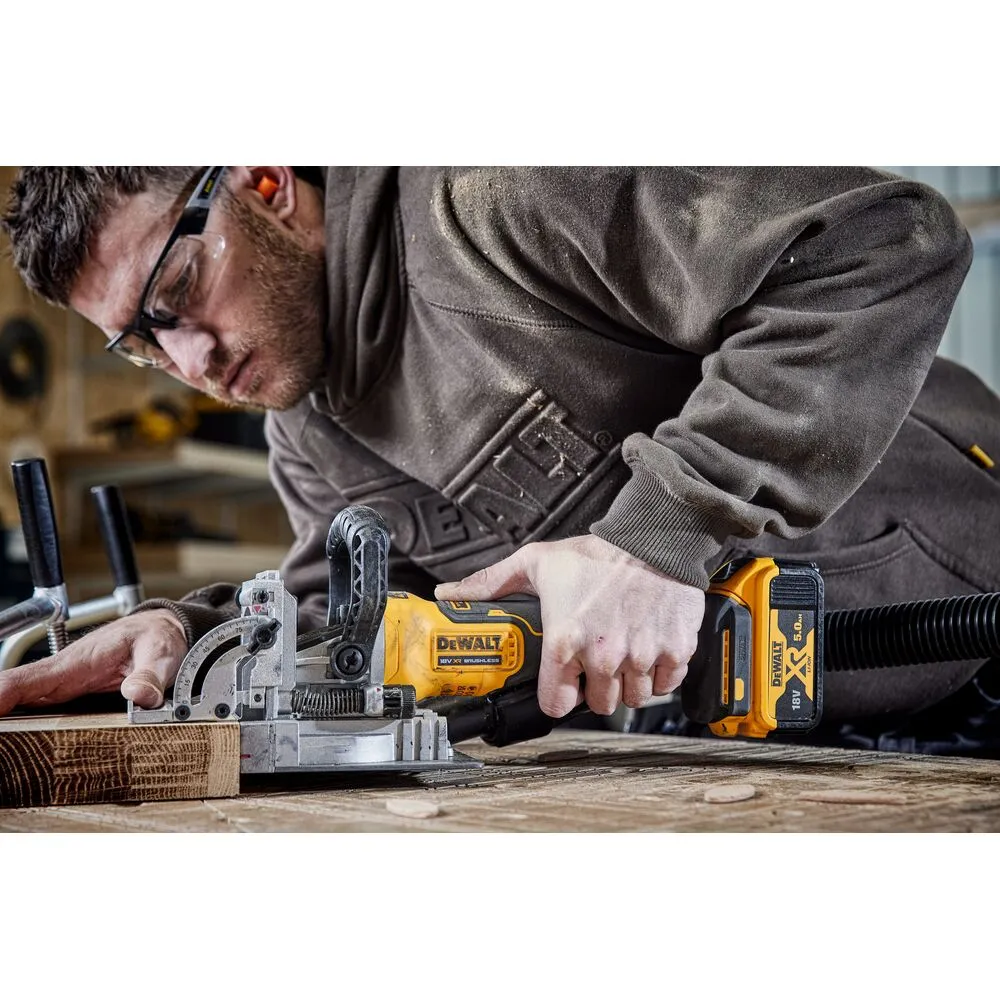 Akumuliatorinis frezeris DeWalt DCW682P2