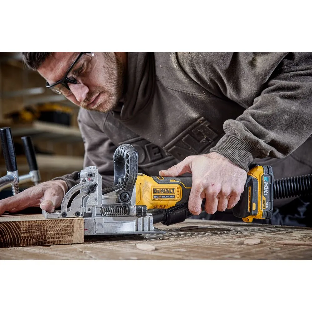 Akumuliatorinis frezeris DeWalt DCW682P2