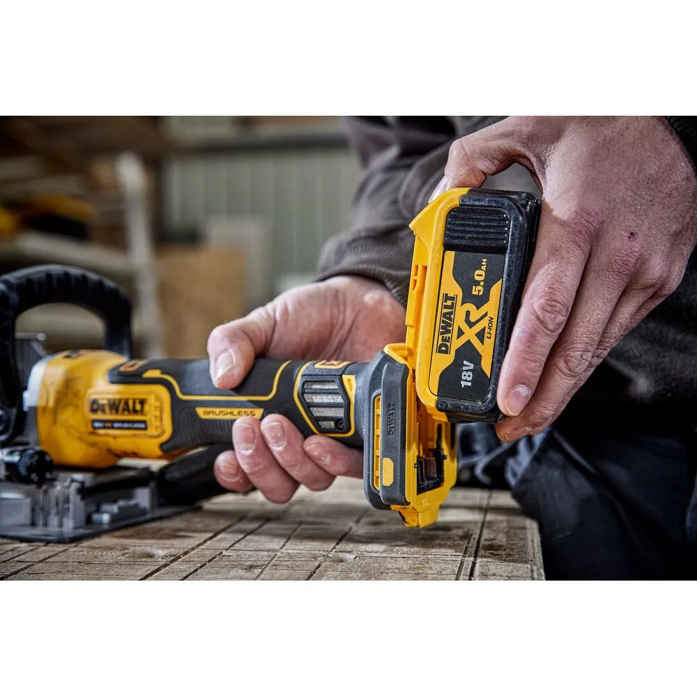 Akumuliatorinis frezeris DeWalt DCW682P2