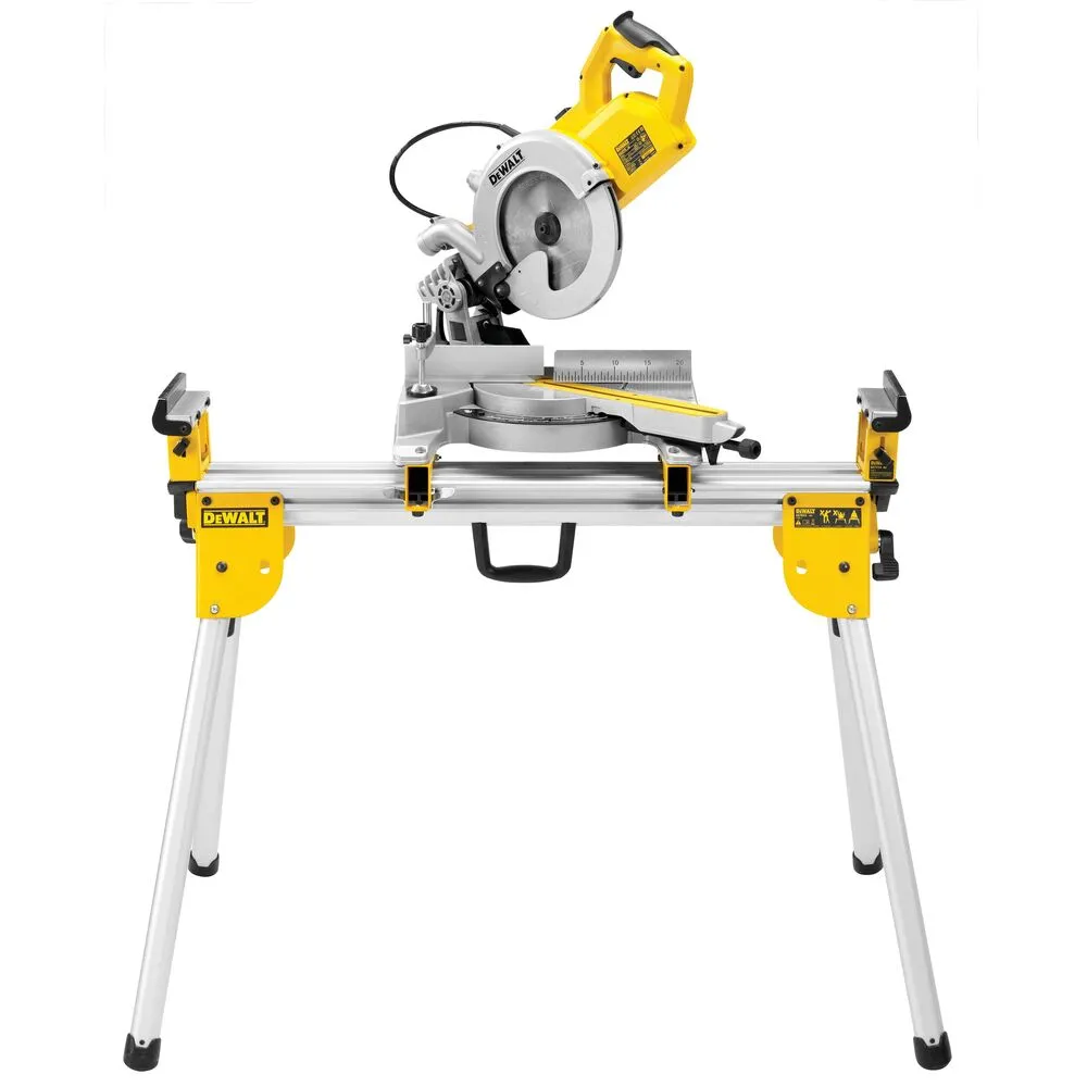 Pildil on näha DeWalt saealus DE7033 koos DeWaltiks nimetatud mootorsaega.