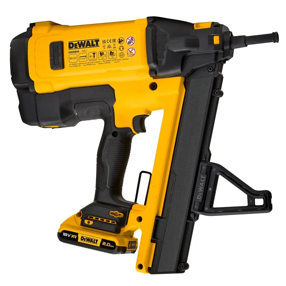 Pildil on näha DeWalt gaasiga akunaelapüstol DGN845D1 koos aku ja muude tarvikutega.