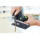 Pildil on kujutatud inimest kasutamas Festool akutööriista, täpsemalt Festool akutikksaagi PSC 500 EB-Basic, millega...