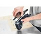 Pildil on näha, kuidas inimene hoiab käes Festool akutikksaagi PSC 500 EB-Basic, valmistudes seda kasutama metalli...