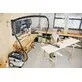 Pildil on näha Festool tolmuimemise poom CT-ASA FLX W, mis on kinnitatud seinale ja mille külge on ühendatud tolmuimeja...