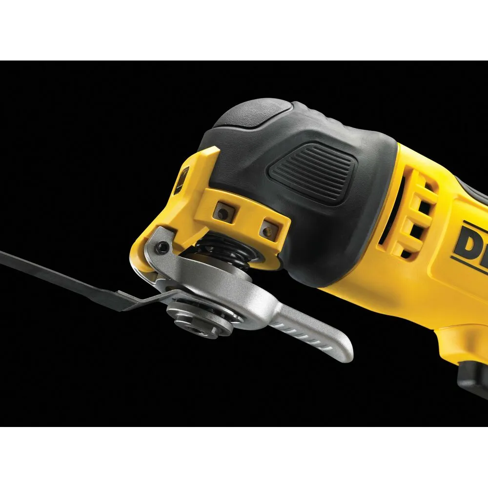 Pildil on kujutatud DeWalt universaallõikuri metallist tera, mille külge on kinnitatud kollane tööriista kere.