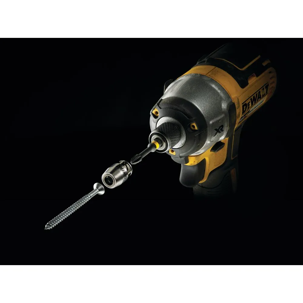 Pildil on kujutatud DeWalt löökotsakuga kruvi, mida hoiab magnetjõu tugevdaja, mis on kinnitatud DeWalt lööktrelli külge.