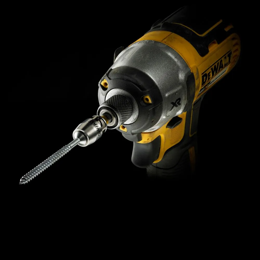 Pildil on DeWalt löökotsak koos kruvi ja magnetjõu tugevdajaga.