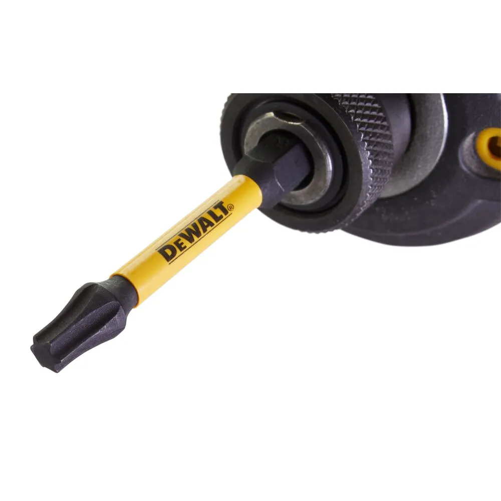 Pildil on näha DeWalt löökotsak, mis on sisestatud tööriista padrunisse.