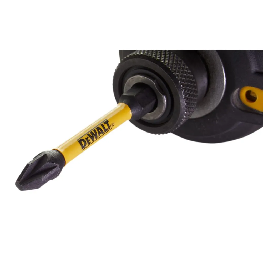 Pildil on näha DeWalti löökotsak, millele on trükitud "DEWALT".