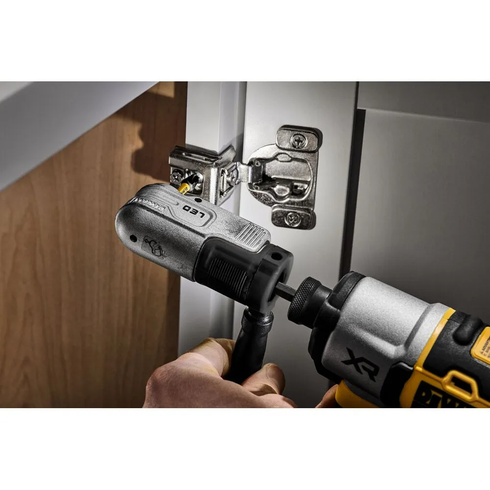 Pildil on Dewalt HEX Impact nurgaadapter LED-valgustusega.