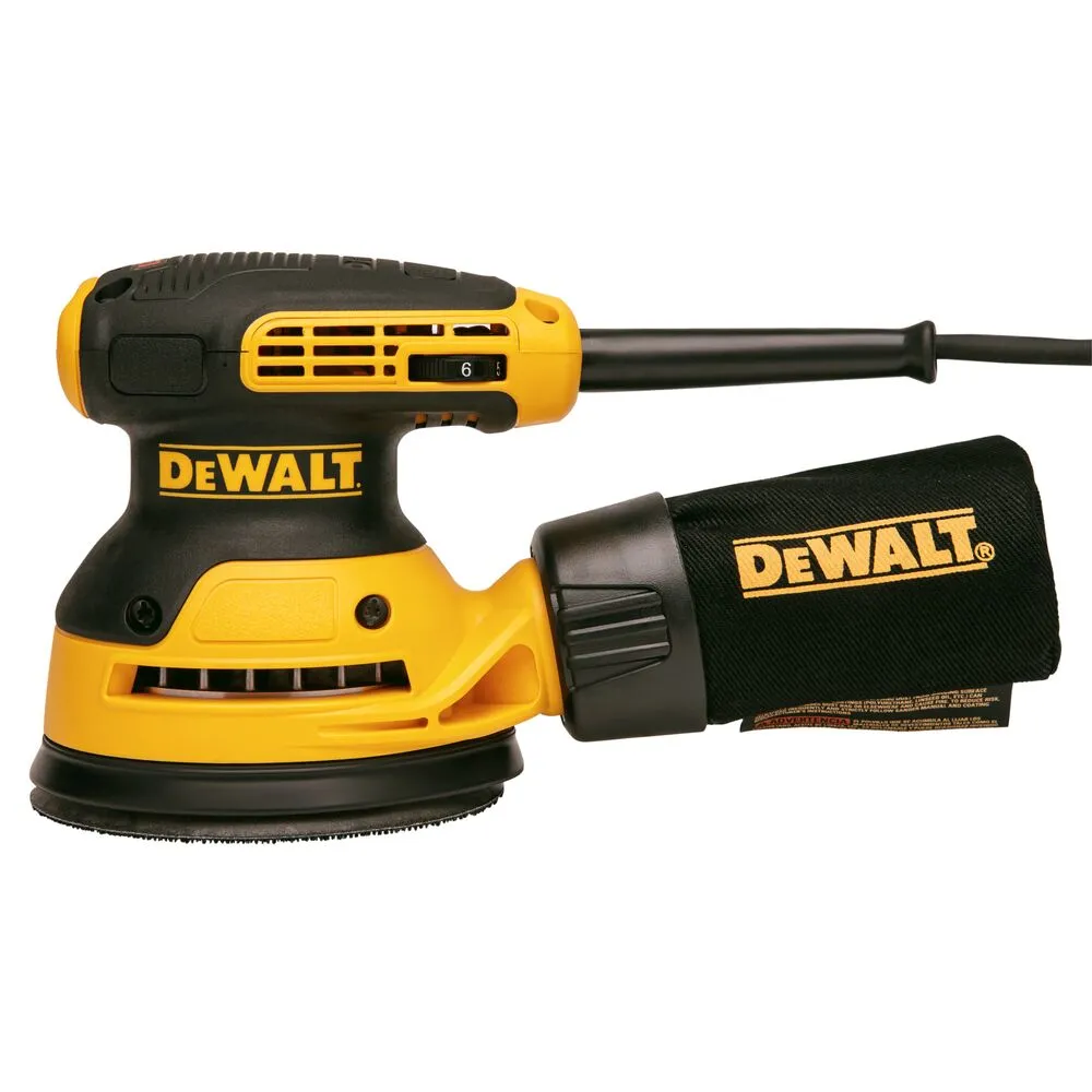 Pildil on näha kollane ja must DeWalt DWE6423 ekstsentriklihvija koos tolmukotiga.