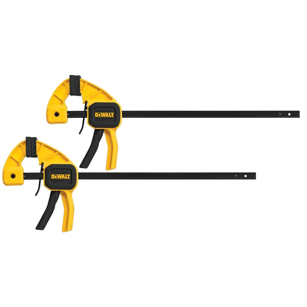 Pildil on näha kaks ühesugust kollast ja musta DeWalt pitskruvi, mille pikkus on 300 mm.
