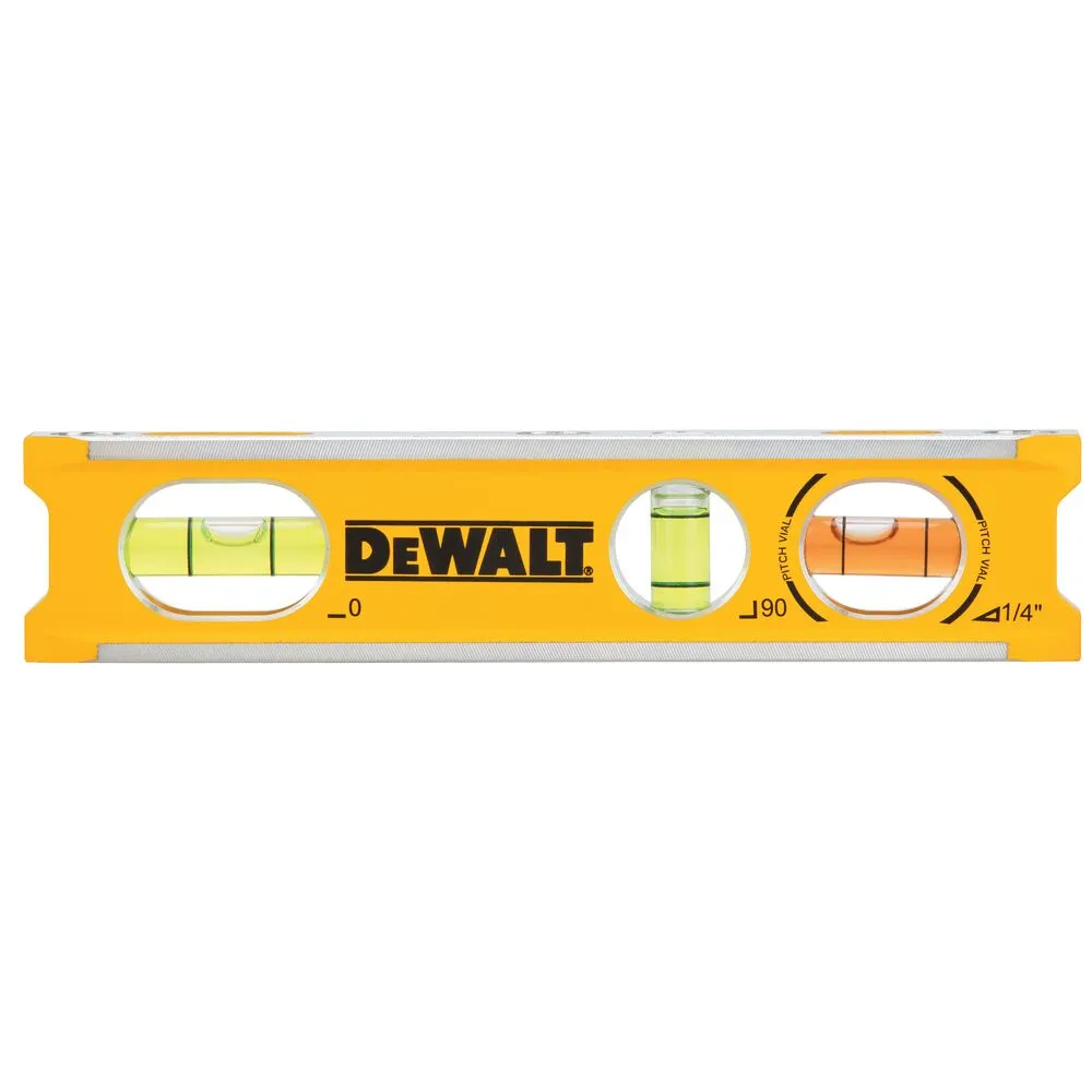 Pildil on näha kollane DeWalt vesilood, millel on kolm mulliga toru.