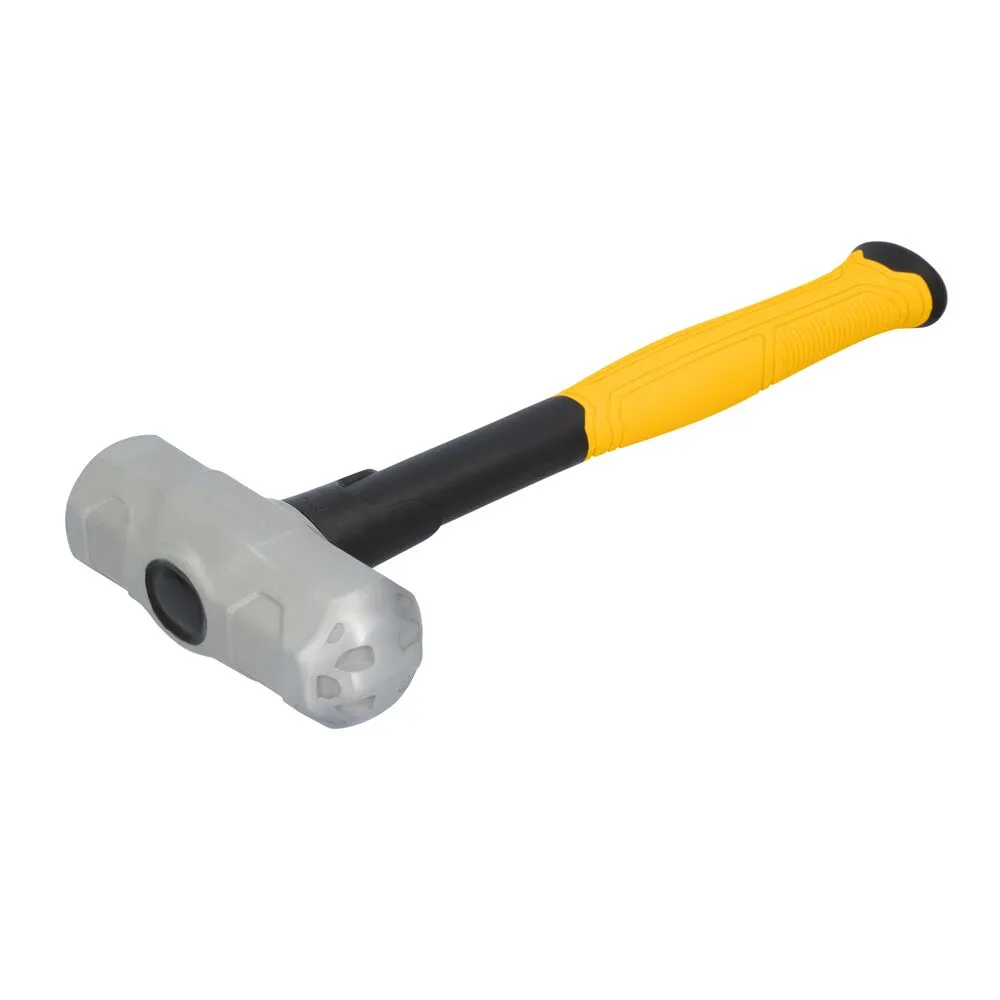 Pildil on näha Dewalt 1,81 kg klaasfiiber käepidemega vasar.