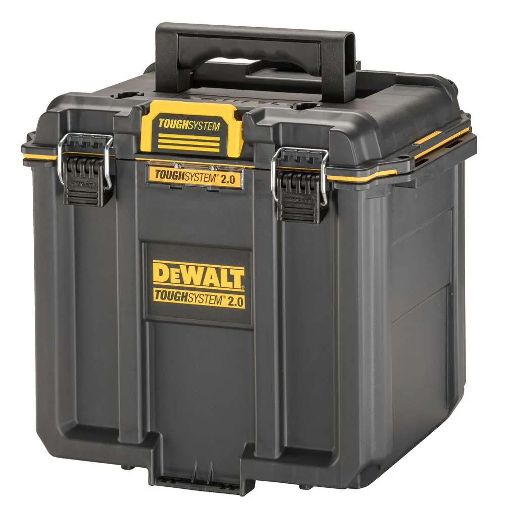 Pildil on näha must Dewalt TOUGHSYSTEM 2.0 poole laiusega sügav kast kollaste aktsentidega ja käepidemega.