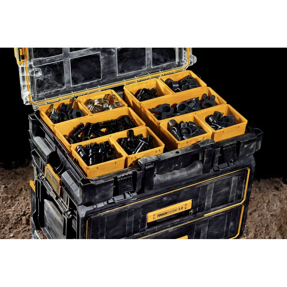 Pildil on avatud DeWalt ToughSystem™ 2.0 DS100 tarvikute kohver, mis sisaldab erinevaid musti ja metallist torusid ning...