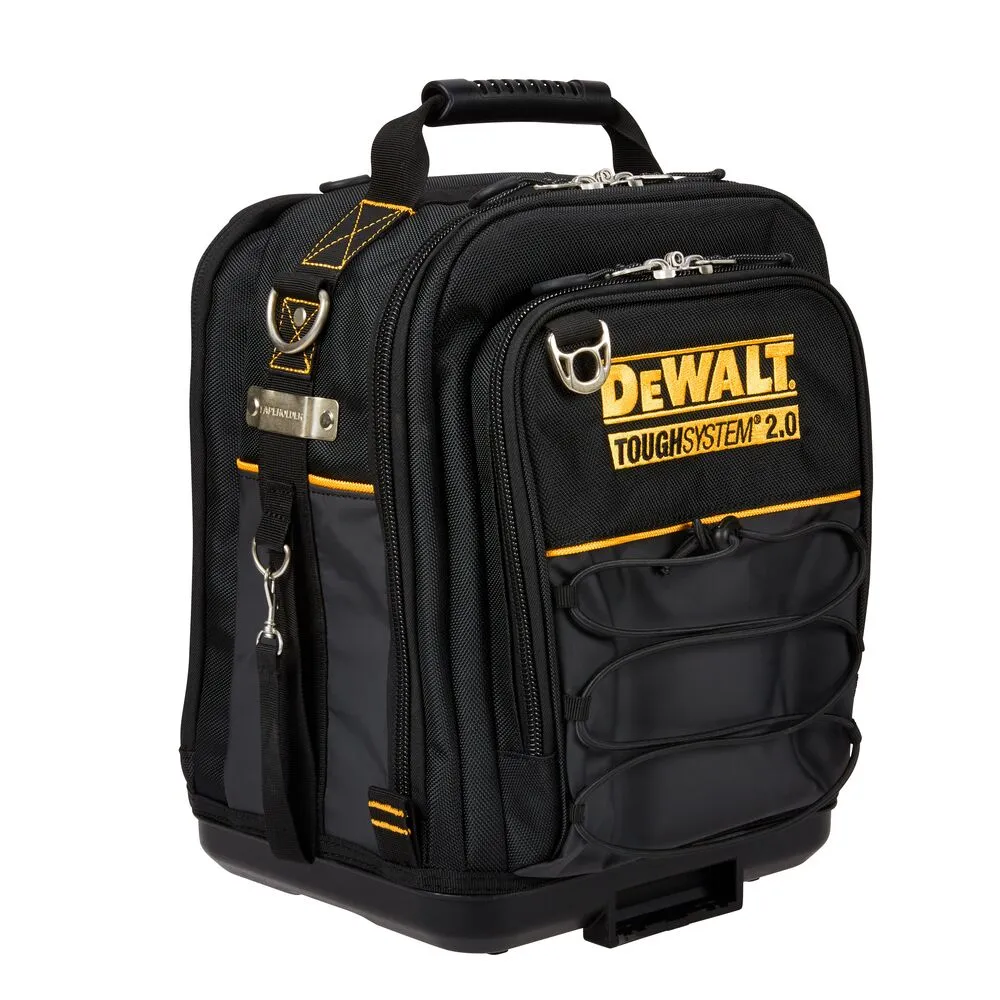 Pildil on näha must Dewalt TOUGHSYSTEM 11" poole laiusega tööriistakott kollaste aktsentidega ja erinevate taskutega.