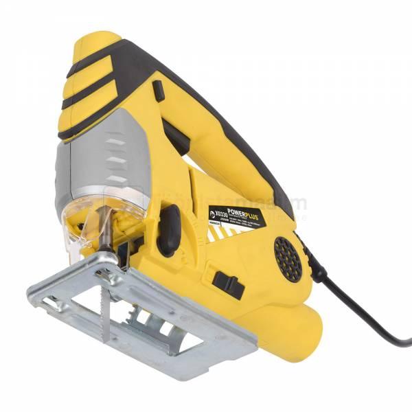 Pildil on kollane ja must Powerplus POWX0330 tikksaag, millel on näha saeleht ja alusplaat.