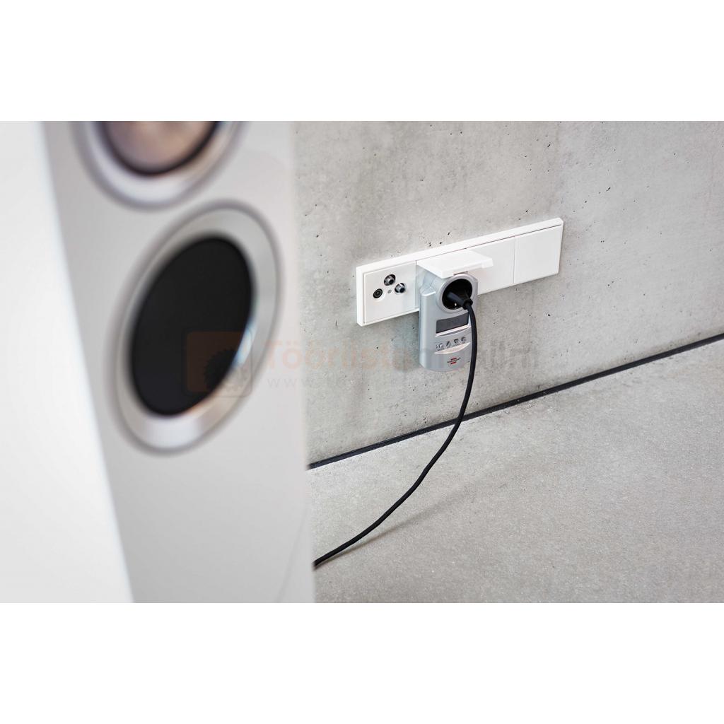 Pildil on Brennenstuhl DT 220V IP20 digitaalne taimer, mis on ühendatud seinakontakti ja selle külge ühendatud seadme...