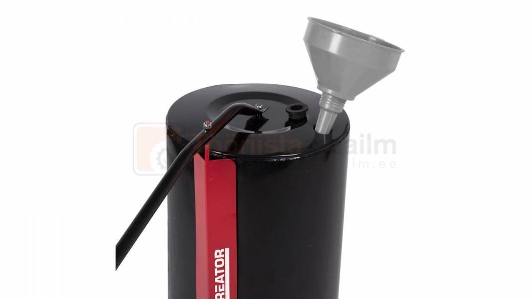 Pildil on must Kreator mururull, mille peal on lehter, mis on valmis vedelikku sisse valama.