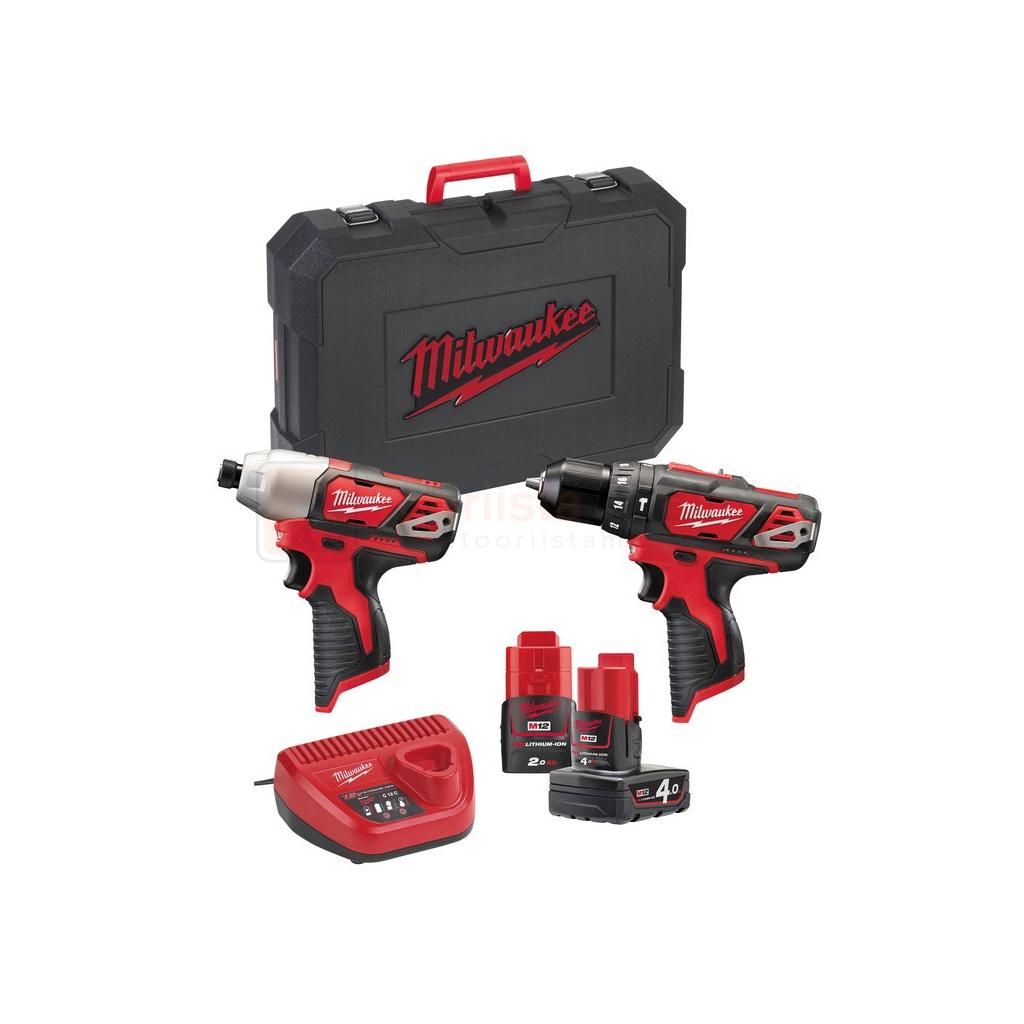 Pildil on Milwaukee POWERPACK M12 BPP2B-421C, mis sisaldab löökmutrikeerajat, puurtrelli, akusid, laadijat ja kandekohvrit.